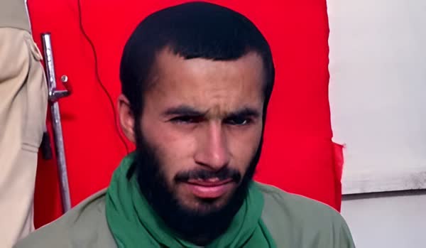  شال سبز هدیه شهید سادات به رهبر انقلاب