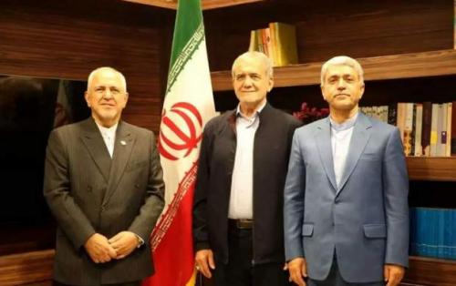رپرتاژ اصلاح طلبان برای وزیر اقتصاد روحانی