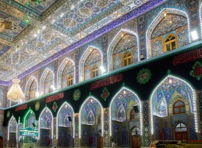  نصب پرچم‌های عزا در حرم امام حسین‌(ع)
