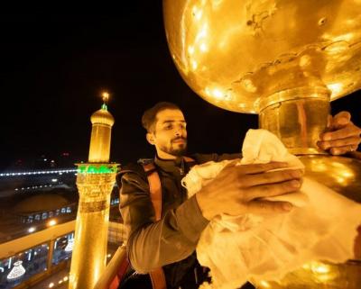 شست‌وشوی گنبد نورانی امام حسین(ع) 