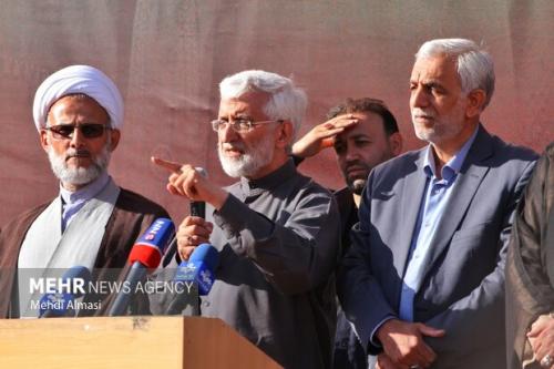 بوجود آوردن تردید بین مردم از تزویرهای دشمن است