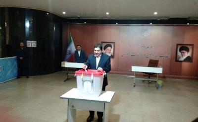 حضور چهره‌ها در پای صندوق رای