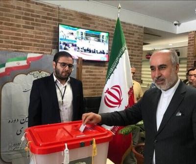 حضور چهره‌ها در پای صندوق رای