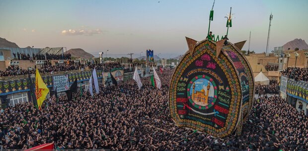 حضور گردشگران خارجی در مراسم تاسوعا و عاشورای «یزد حسینیه ایران»