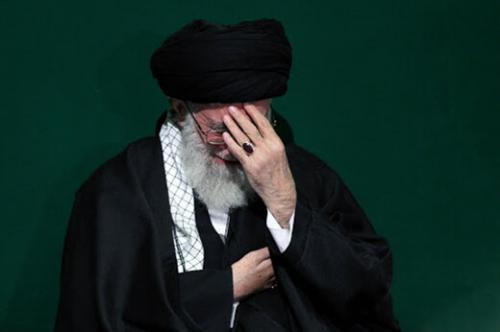 فیلم بغض رهبرانقلاب هنگام روضه خوانی