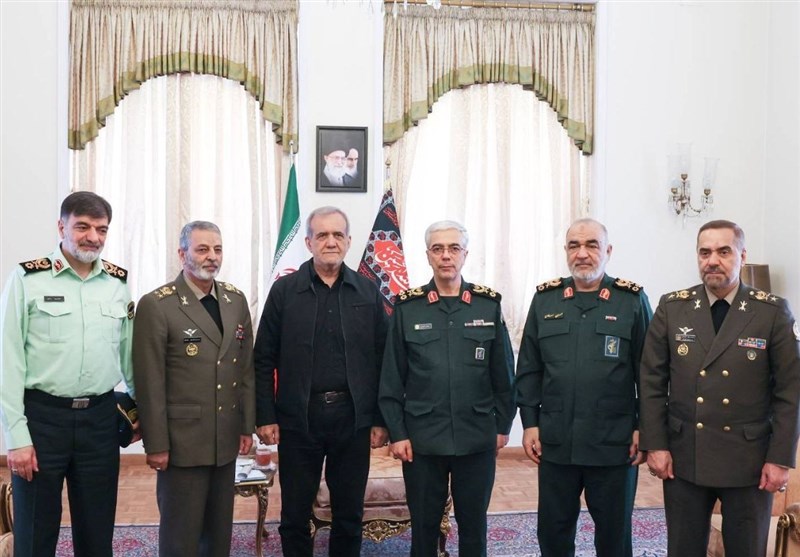 فرماندهان نظامی در دیدار با پزشکیان: ایران در اوج امنیت است 