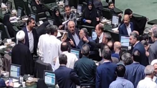 درگیری لفظی نمایندگان در  مجلس 