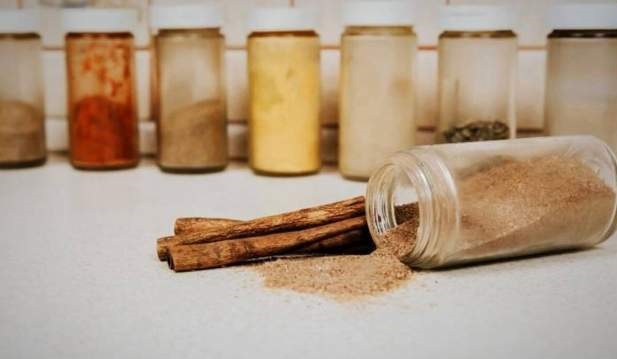 بدترین جای آشپزخانه برای نگهداری ادویه