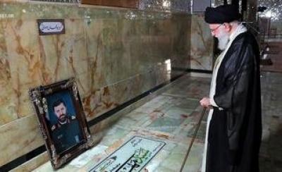 حضور رهبر انقلاب بر مزار شهیدان 