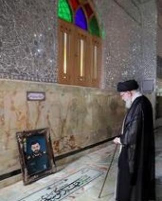 حضور رهبر انقلاب بر مزار شهیدان 