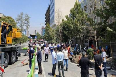 نشست زمین در میدان ونک + تصاویر