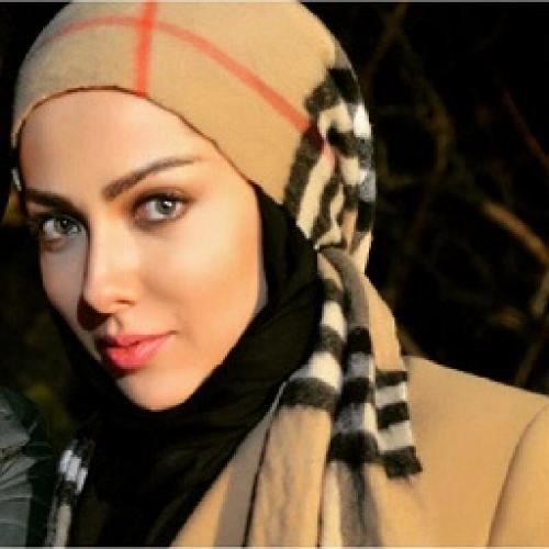 لیلا اوتادی درحال چیدن سفره عقد خواهرش+عکس
