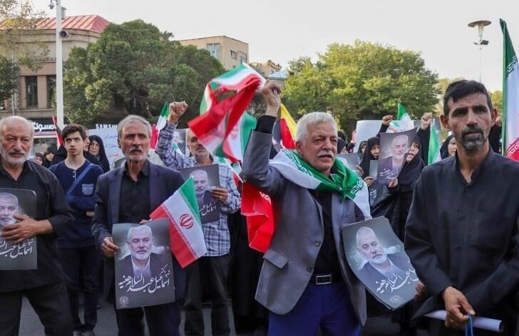 وداع ملت ایران با پیکر شهید هنیه+ عکس و فیلم