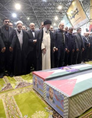 اقامه نماز رهبر انقلاب بر پیکر شهید هنیه 