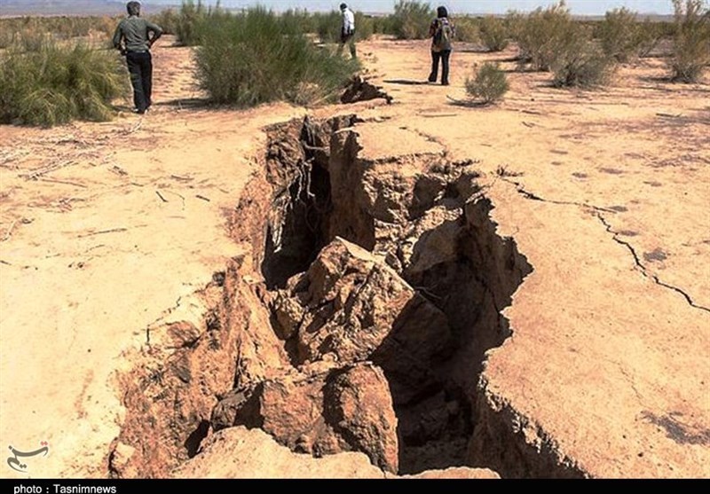 فرونشست زمین  در دشت یزد-اردکان