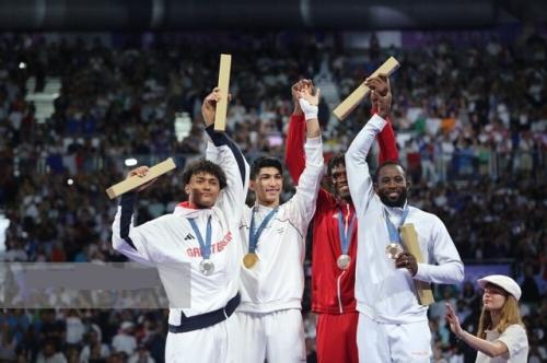 قهرمان المپیک استقلالی است یا پرسپولیسی؟