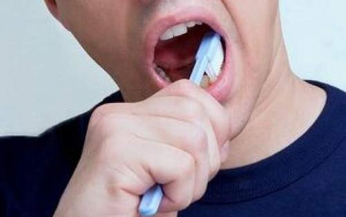 قبل از صبحانه مسواک بزنیم یا بعد از آن؟