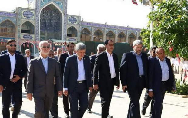 وزیر کشور حرم شاهچراغ (ع) را زیارت کرد