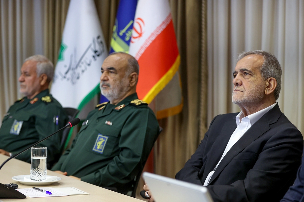 بازدید پزشکیان از قرارگاه سازندگی خاتم الانبیاء 