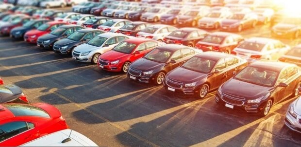 آغاز واردات خودرو به بندر سیریک 