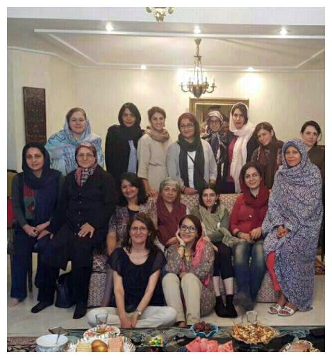 فائزه هاشمی در جمع دوستان بهایی‌اش+عکس