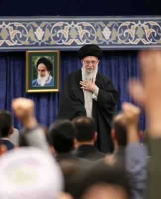 تصاویر رهبر انقلاب در دیدار با جمعی از نخبگان