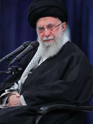 تصاویر رهبر انقلاب در دیدار با جمعی از نخبگان