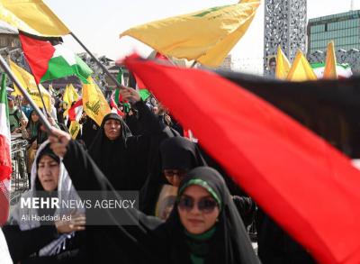 تجمع قدردانی از عملیات وعده صادق ۲ در میدان امام حسین (ع)