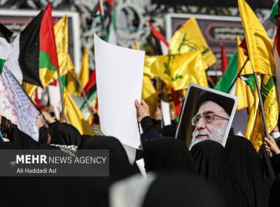 تجمع قدردانی از عملیات وعده صادق ۲ در میدان امام حسین (ع)