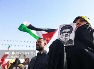 تجمع قدردانی از عملیات وعده صادق ۲ در میدان امام حسین (ع)
