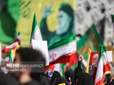 تجمع قدردانی از عملیات وعده صادق ۲ در میدان امام حسین (ع)