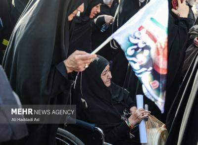 تجمع قدردانی از عملیات وعده صادق ۲ در میدان امام حسین (ع)