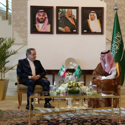 دیدار عراقچی با وزیر خارجه عربستان/عکس
