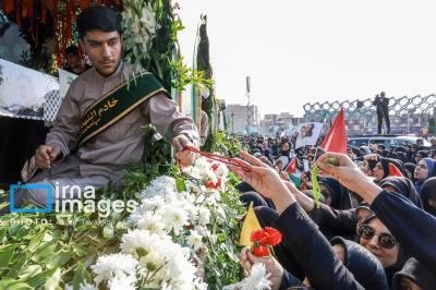  تشییع پیکر شهید «عباس نیلفروشان» /عکس
