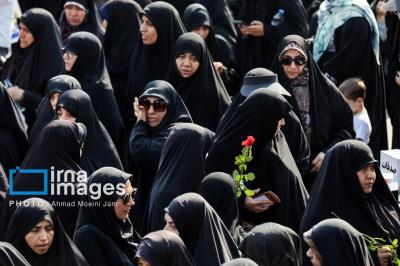  تشییع پیکر شهید «عباس نیلفروشان» /عکس