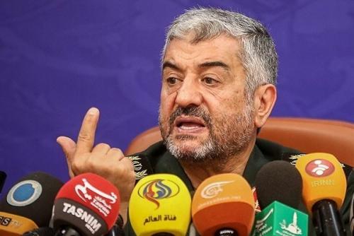 روحیه جهادی و اطاعت محض از ولی فقیه شرط حل مشکلات اقتصادی است