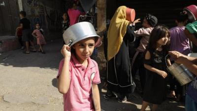 ازدحام کودکان گرسنه فلسطینی در صف دریافت غذا 