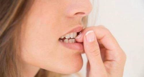 ناخن جویدن را با این روش‌ها ترک کنید
