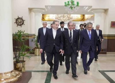 دیدار عراقچی با نخست وزیر پاکستان