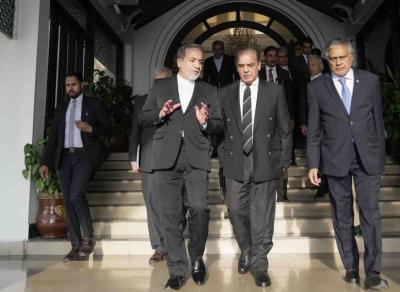 دیدار عراقچی با نخست وزیر پاکستان
