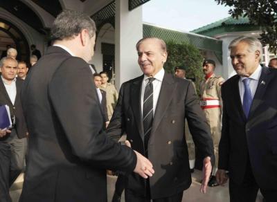 دیدار عراقچی با نخست وزیر پاکستان