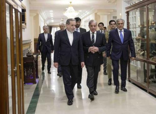 دیدار عراقچی با نخست وزیر پاکستان