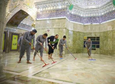 غبارروبی حرمین سامرا توسط خادمان