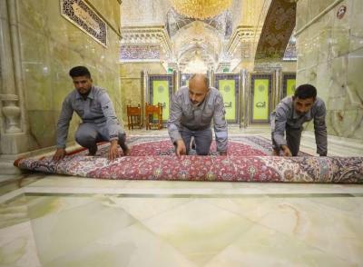 غبارروبی حرمین سامرا توسط خادمان