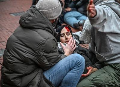 ضرب وشتم حامیان فلسطین توسط پلیس آمستردام