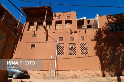 گشتی در کوچه‌های روستای تاریخی ابیانه 