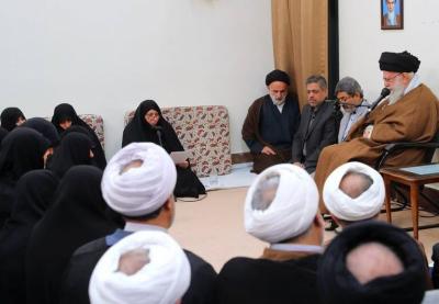 عکس دیدار اعضای "جامعة الزهراء" با رهبر انقلاب