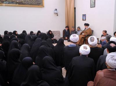 عکس دیدار اعضای "جامعة الزهراء" با رهبر انقلاب