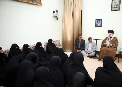 عکس دیدار اعضای "جامعة الزهراء" با رهبر انقلاب