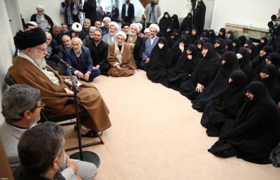 عکس دیدار اعضای "جامعة الزهراء" با رهبر انقلاب